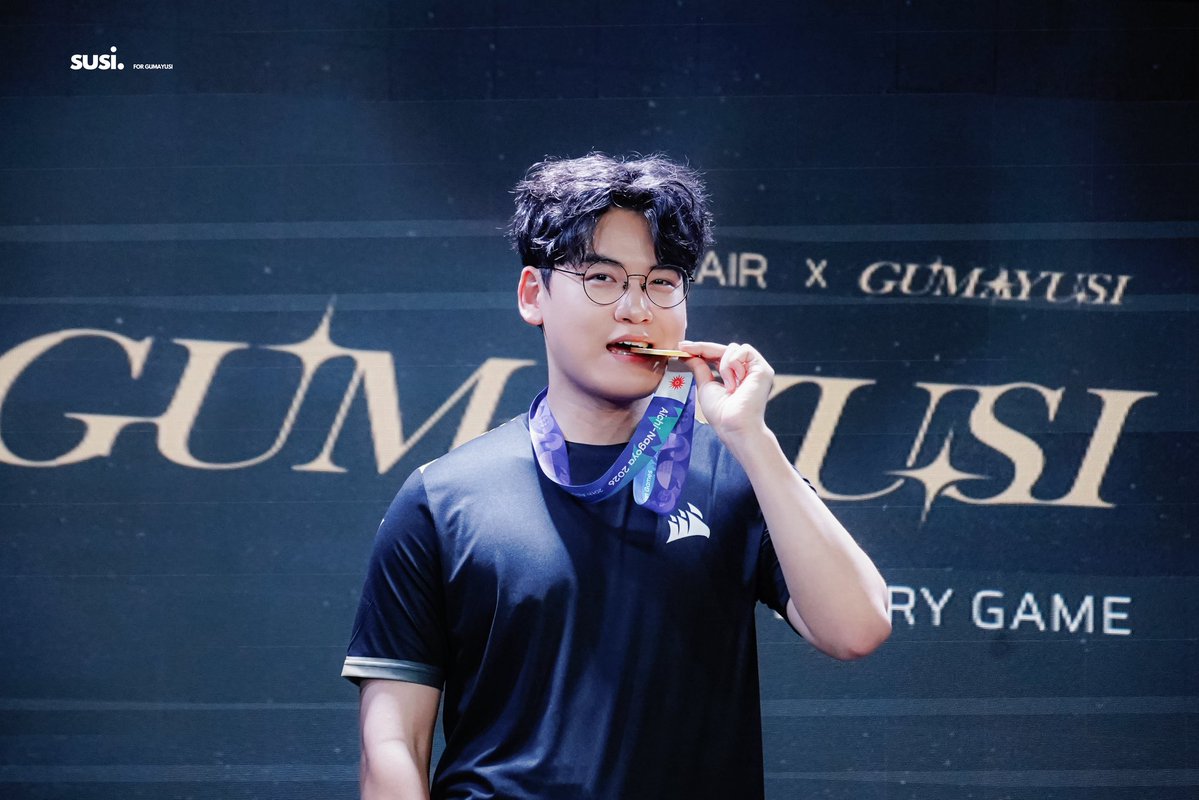 susi_gmys's tweet photo. 261004 Corsair 팬미팅

빛이 나는 구마유시 이민형 🏅✨

#구미유시 #GUMAYUSI #이민형
@gumayusi_min https://t.co/UVdCjfigUu