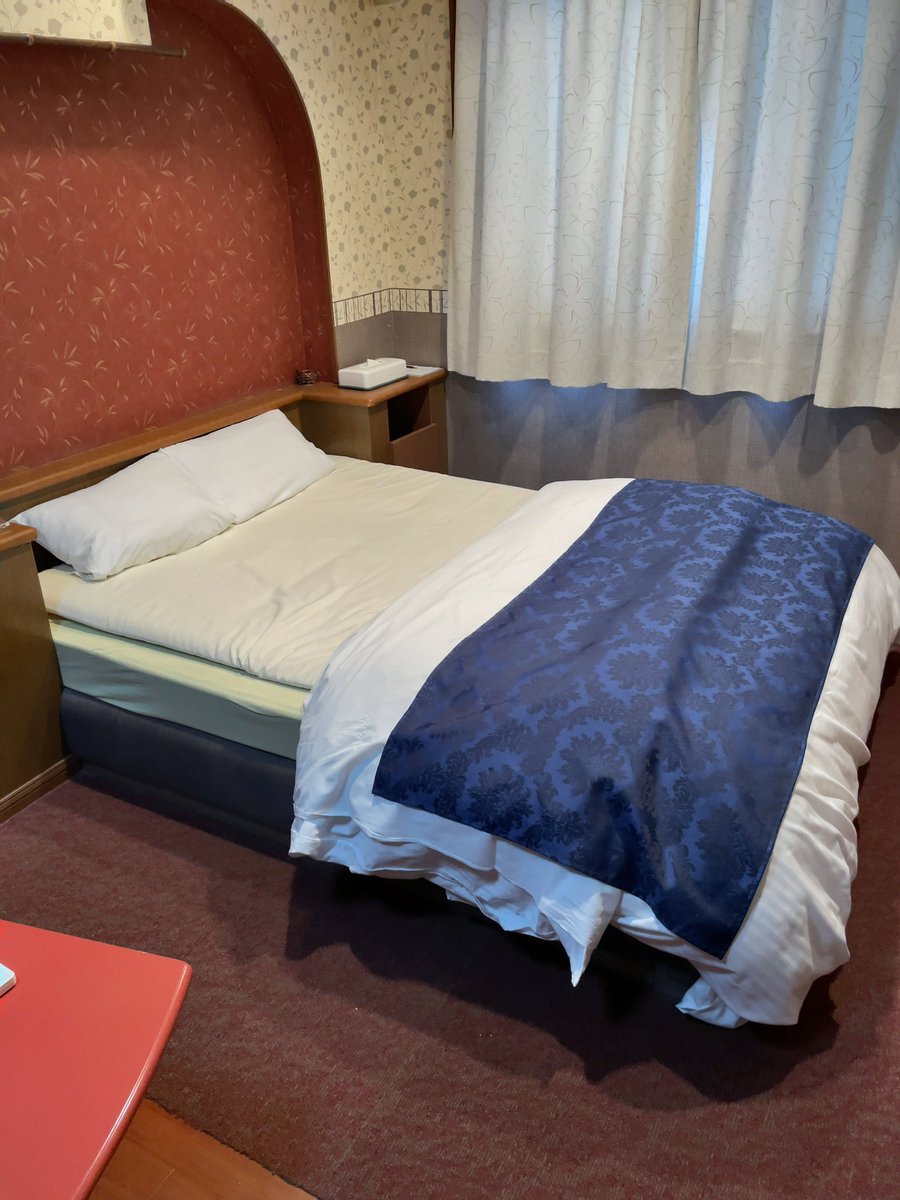 Makira_2's tweet photo. 今年5月のラブホデート
東長崎のホテル ニューキャニオンを4回目かな？
205号室を利用、お風呂が広い、2時間でゆっくり楽しんで4730円だったか
帰りにココウォークで買い物ついでにオールウェイズでラーメン＋生ビールで満足、運転は嫁さんに交代 https://t.co/oJ7A8KPuky