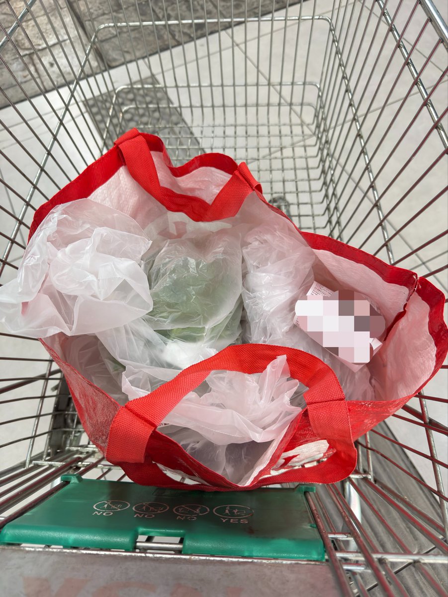 hanaday6ream's tweet photo. day6 tunggu kejap eh sebab saya baru habis grocery shopping 🥲. siang hari duk membuta. malam lah baru nak buat semua benda https://t.co/bim5BWrFgi