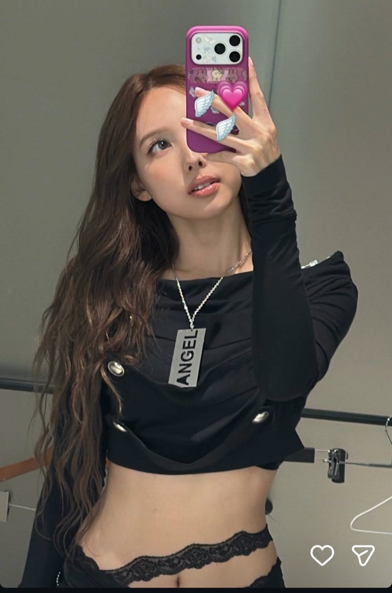 nynwicecart's tweet photo. HELLOOOO?,?,, OMG NAYEON?,?, 🔥🔥🔥 https://t.co/6ioCFup9c2