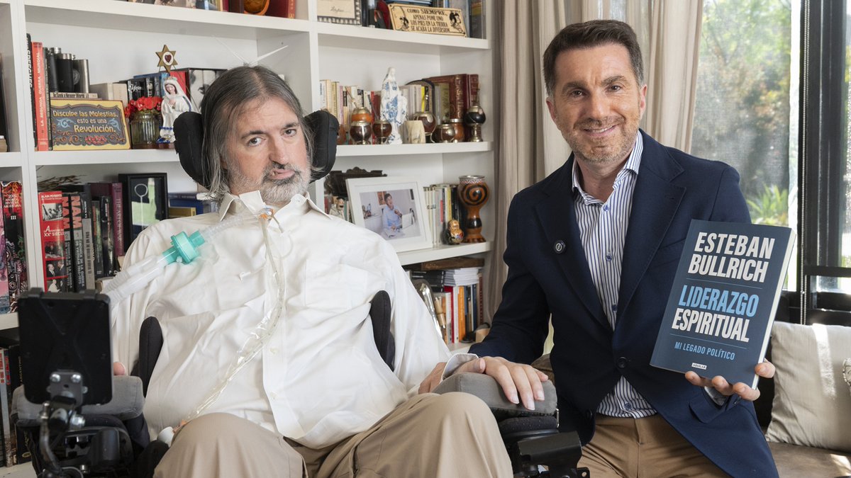 infobae's tweet photo. ESTEBAN BULLRICH: “ME GUSTARÍA VER A MILEI HABLANDO CON CRISTINA Y TOMANDO UN CAFÉ CON KICILLOF” | Por Gonzalo Aziz

En una conversación con Infobae, el exsenador reflexionó sobre la necesidad de alcanzar acuerdos políticos duraderos. También reivindicó la baja de la inflación, aunque advirtió sobre la pobreza y los peligros de la polarización. “El desafío no es elegir entre equilibrio fiscal y sensibilidad social, es demostrar que podemos tener las dos cosas”, aseguró

“Me gustaría que se recordara de mi paso por este cuerpo la búsqueda constante del consenso a través del diálogo. El diálogo entendido como una conducta activa, de apertura y de generosa curiosidad en la que los participantes se abren a escuchar a la persona que tienen enfrente. Ese es, para mí, el valor más importante y a la vez más escaso de la política argentina: la posibilidad de entender que los adversarios nunca son enemigos y que representan a una porción de los argentinos cuyos valores, intereses y deseos son tan atendibles como los de uno y que se puede dialogar, negociar y acordar sin relegar lo que uno es y lo que uno defiende”.

🔗https://t.co/8Urz3pzGOf