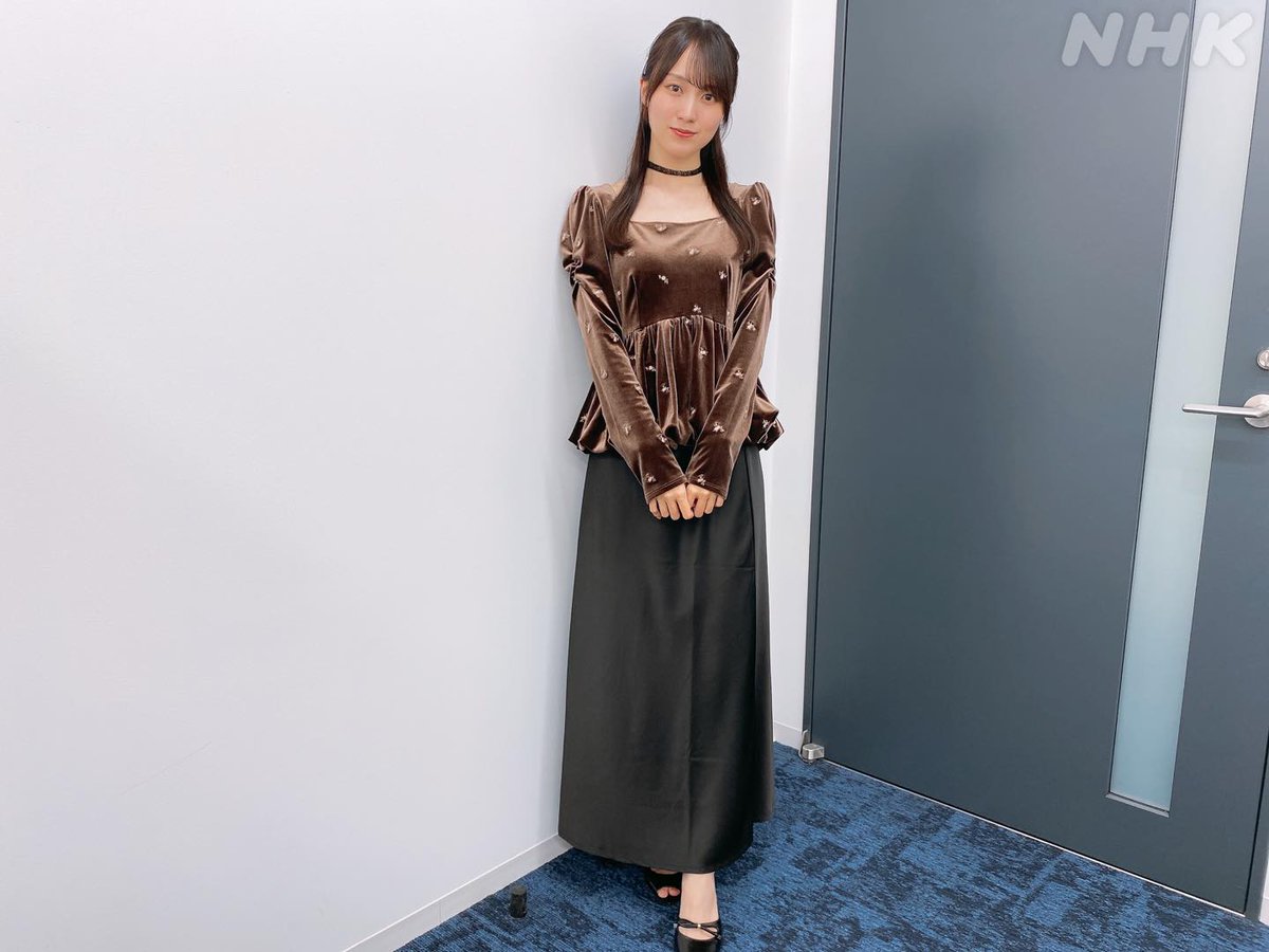 nhk_radirer's tweet photo. ⋱ 🧡 #賀喜遥香 ちゃん💚⋰
👗#らじらーファッションチェック 👗

さくたん「すごい遥香さんって黒が多いんですけど、今日茶色着てて！！」
賀喜「ちょっと秋にしてみました！このチョーカーも #田村真佑 ちゃんから「付けな！」って」

🌸同時配信🌸
https://t.co/x5sTKBxIQH
#nhkらじらー #乃木坂46 https://t.co/gJYjjTZDI0