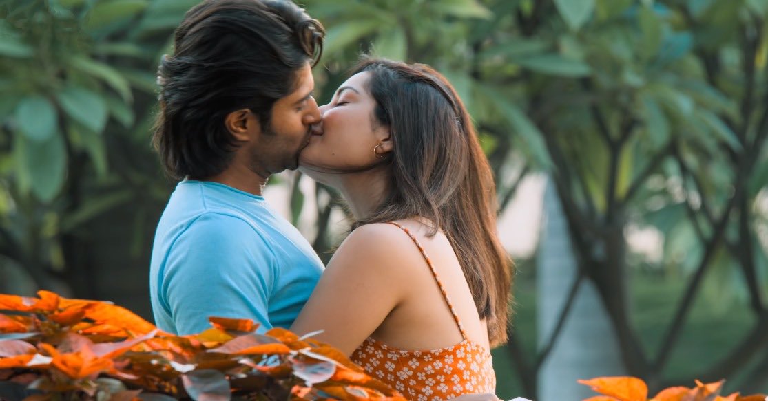 Dino89V's tweet photo. @TheDeverakonda 1/2 
#Lecturing #society about #parenting while #glamorizing #vulgar #language, #lip-locks and #sexual scenes for #money is #peak #hypocrisy. If #values matter, #lead by #example… don’t #preach #standards you #profit from #breaking. https://t.co/zj9hsAObLT