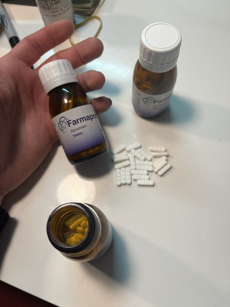 Cqthriii's tweet photo. farmapram my favorite xan  #farmapram #Xanax  #drugstwt https://t.co/FGc4faIimO