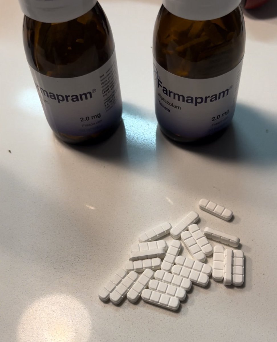 Cqthriii's tweet photo. farmapram my favorite xan  #farmapram #Xanax  #drugstwt https://t.co/FGc4faIimO