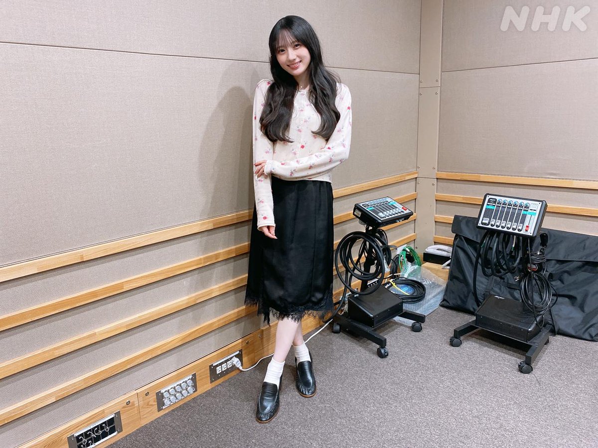nhk_radirer's tweet photo. ⋱🩷 #川﨑桜 ちゃん💚⋰
👗#らじらーファッションチェック 👗

金川「さくたんはやっぱり流行りを取り入れてますよ！」
さくたん「サテン生地の下にレースがついているのが最近のはやりで…！」

🌸同時配信はこちら🌸
https://t.co/x5sTKBxIQH
#nhkらじらー #乃木坂46 https://t.co/rsOXiSuA2x