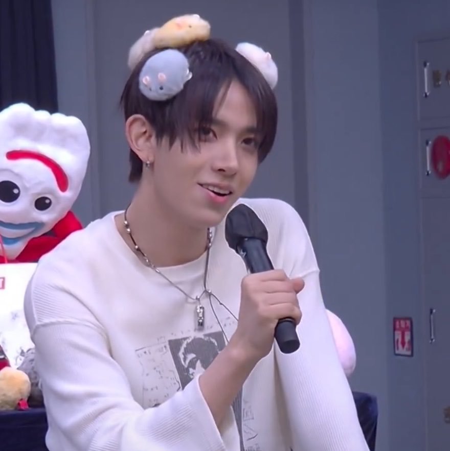 heyyfia's tweet photo. he’s literally just a baby here😭 https://t.co/YaduJfVA3f
