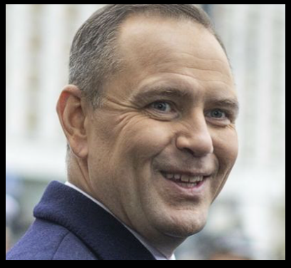 _DiabelStockton's tweet photo. Domniemany Nawrocki pobił kolejny prezydencki rekord. W ciągu roku wetowania, wciągania snus-ów i udawania prezydenta, powołał aż 17 rad doradczych, w których zasiada dokładnie 687 osób.
Jakim trzeba być debilem, aby potrzebować tylu doradców?

Mało tego, mimo ogromnej kancelarii i 687 doradców, płaci 40 000 zł firmie zewnętrznej za przygotowywanie tez medialnych i briefów.