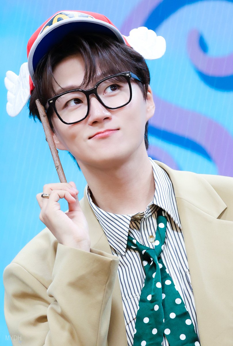 MyDooHoon's tweet photo. 261002 뮤직아트 조민규 EP 2집 Sweet Escape 대면 팬사인회

-

𝘿𝙧.𝙎𝙇𝙐𝙈𝙋 아라 밍

-

#조민규 #CHOMINGYU
#스윗이스케이프 #SweetEscape https://t.co/4e1Q7QWByh