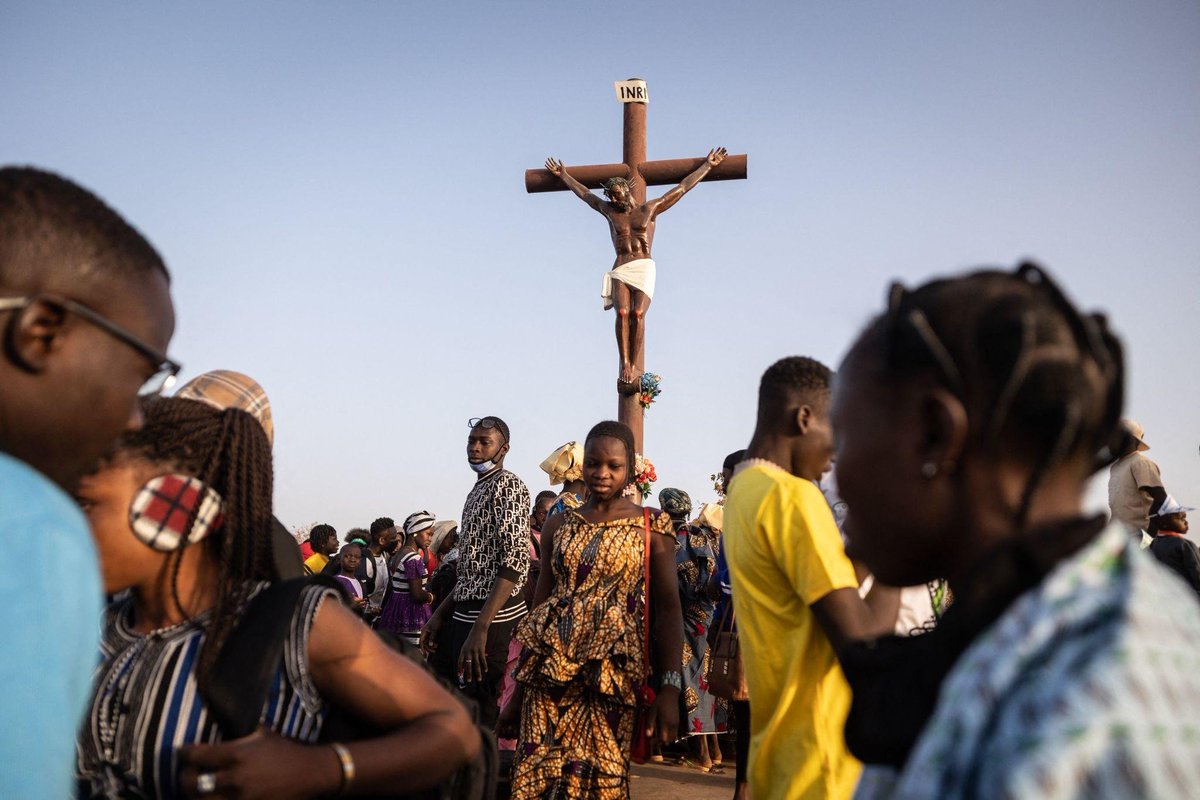 mariam_kaborbf's tweet photo. 🙏 **Jérusalem |** 58 pèlerins burkinabè sont rentrés au pays après leur séjour en Terre sainte. Que leurs prières accompagnent le Burkina Faso vers la paix. 🇧🇫❤️

#BurkinaFaso #Paix https://t.co/yeWCVrxJRI