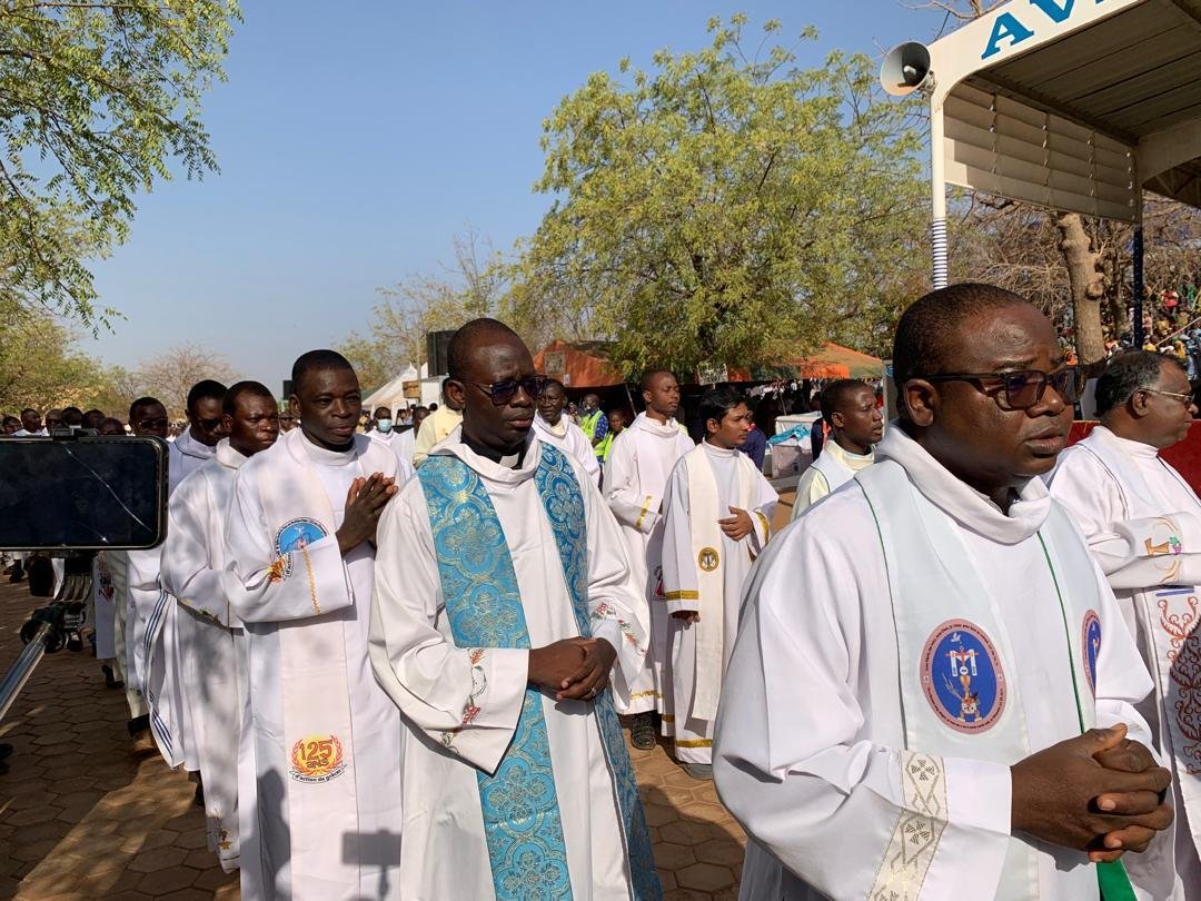 mariam_kaborbf's tweet photo. 🙏 **Jérusalem |** 58 pèlerins burkinabè sont rentrés au pays après leur séjour en Terre sainte. Que leurs prières accompagnent le Burkina Faso vers la paix. 🇧🇫❤️

#BurkinaFaso #Paix https://t.co/yeWCVrxJRI