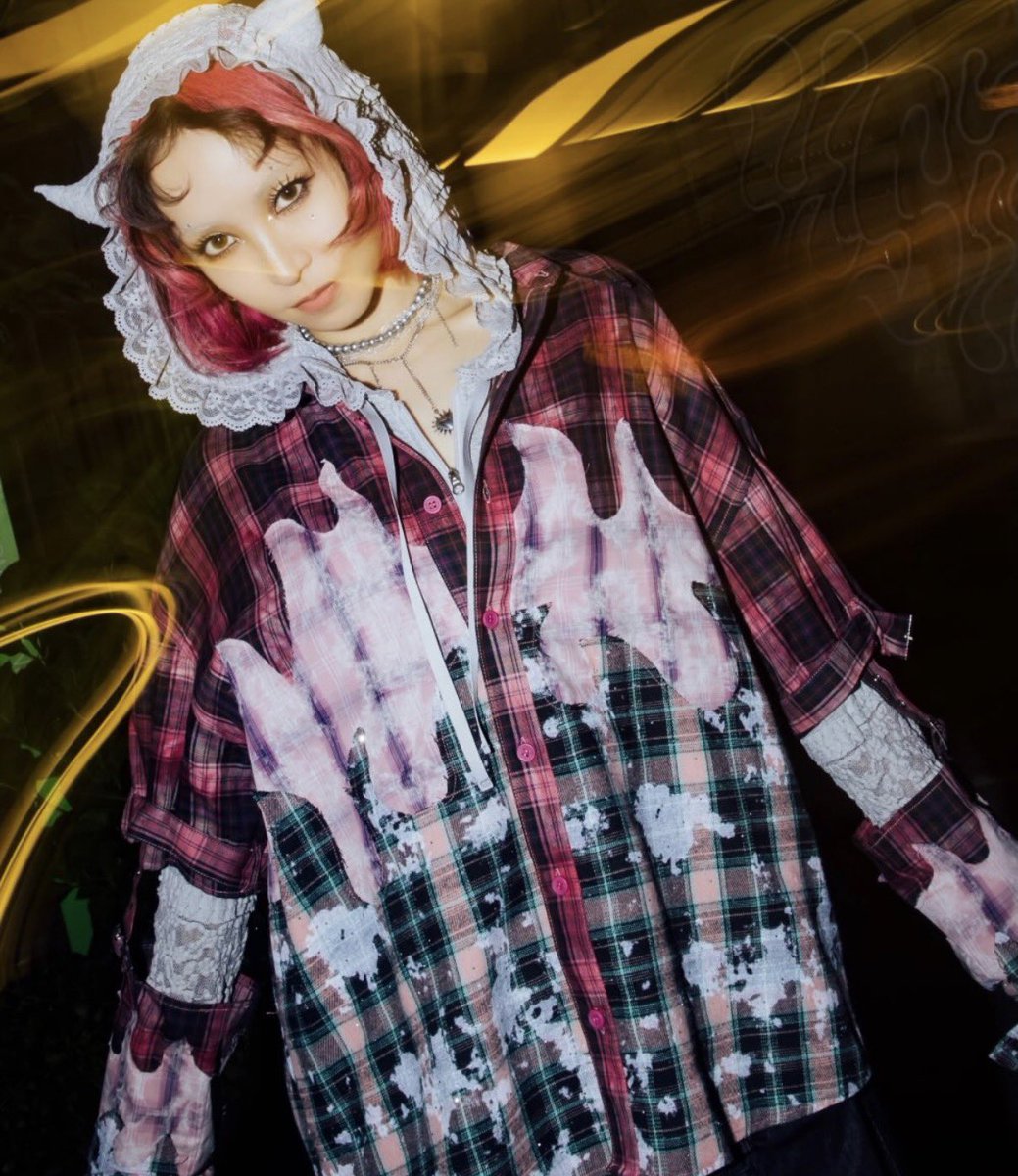 ASHma78hq's tweet photo. これ良いな✨️
めちゃくちゃクール🤩
LiSAちゃんはダボッとしたお洋服が本当に似合う🥰
かっこいいし可愛い😆
#LiSA
#CandyStripper https://t.co/RKRCVoCeVM