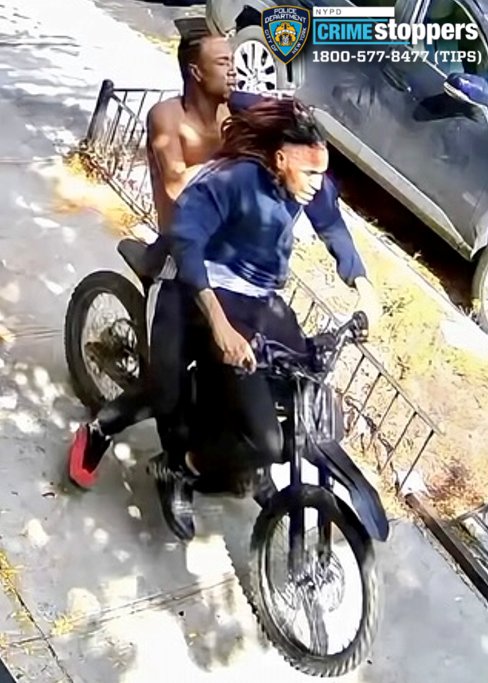 ViralNewsNYC's tweet photo. 🚨 JUST IN 🚨

According to sources, the two suspects allegedly involved in the stabbing of an NYPD officer are reportedly migrants from the Dominican Republic who entered the U.S. illegally.

More details as they develop. https://t.co/CQz4vaGXcM