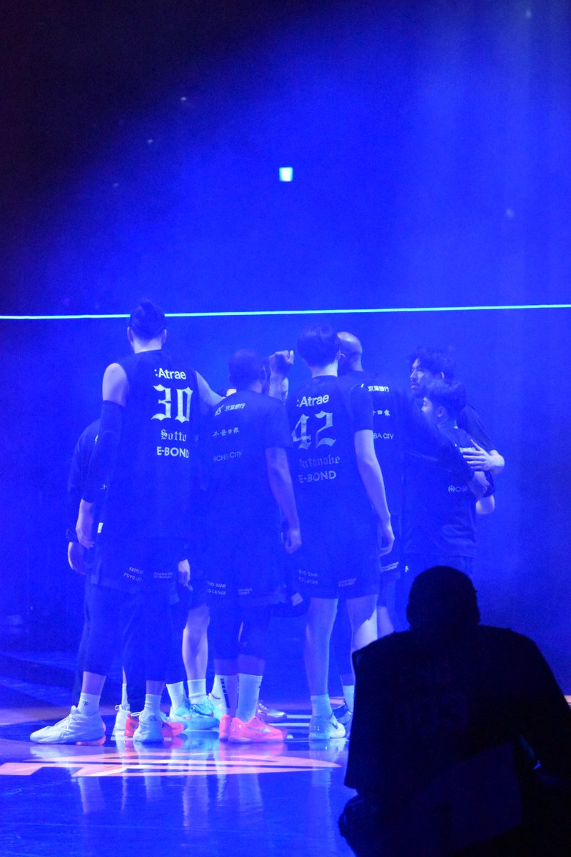 yujuw96's tweet photo. 開幕戦🔥✨🏀

ホームに姿見えない中行くのは本当複雑さもありましたぁ!!!!ちびはパードンいるから行くと😊🖤

純粋にバスケを楽しませてもらいましたぁ✨メンバー確定から大幅に変わってる中追い上げの力をみせてもらいました!!!!

そこにいたらなーって思うこともありましたが楽しかったです😊✨ https://t.co/OROK0CKiin