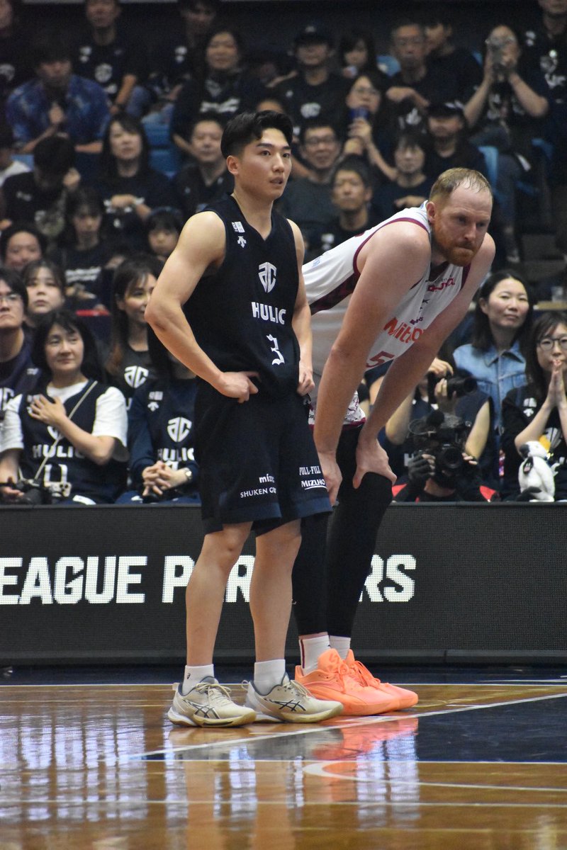 yujuw96's tweet photo. 開幕戦🔥✨🏀

ホームに姿見えない中行くのは本当複雑さもありましたぁ!!!!ちびはパードンいるから行くと😊🖤

純粋にバスケを楽しませてもらいましたぁ✨メンバー確定から大幅に変わってる中追い上げの力をみせてもらいました!!!!

そこにいたらなーって思うこともありましたが楽しかったです😊✨ https://t.co/OROK0CKiin