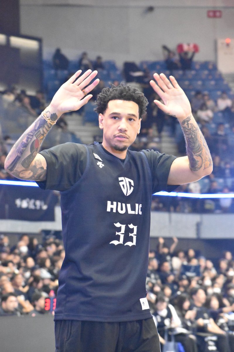 yujuw96's tweet photo. 開幕戦🔥✨🏀

ホームに姿見えない中行くのは本当複雑さもありましたぁ!!!!ちびはパードンいるから行くと😊🖤

純粋にバスケを楽しませてもらいましたぁ✨メンバー確定から大幅に変わってる中追い上げの力をみせてもらいました!!!!

そこにいたらなーって思うこともありましたが楽しかったです😊✨ https://t.co/OROK0CKiin