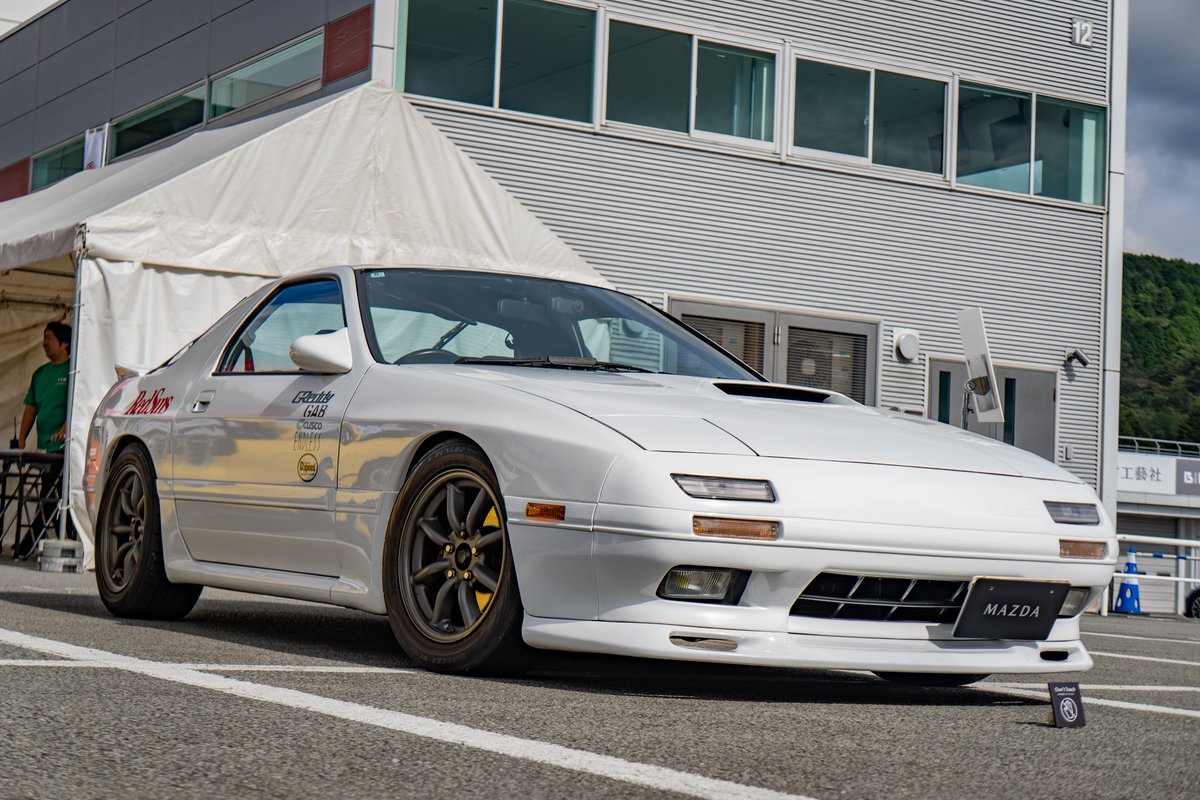 CHIBITAFD3S1307's tweet photo. 再現度高すぎな2台 https://t.co/6nEhy8cJjP