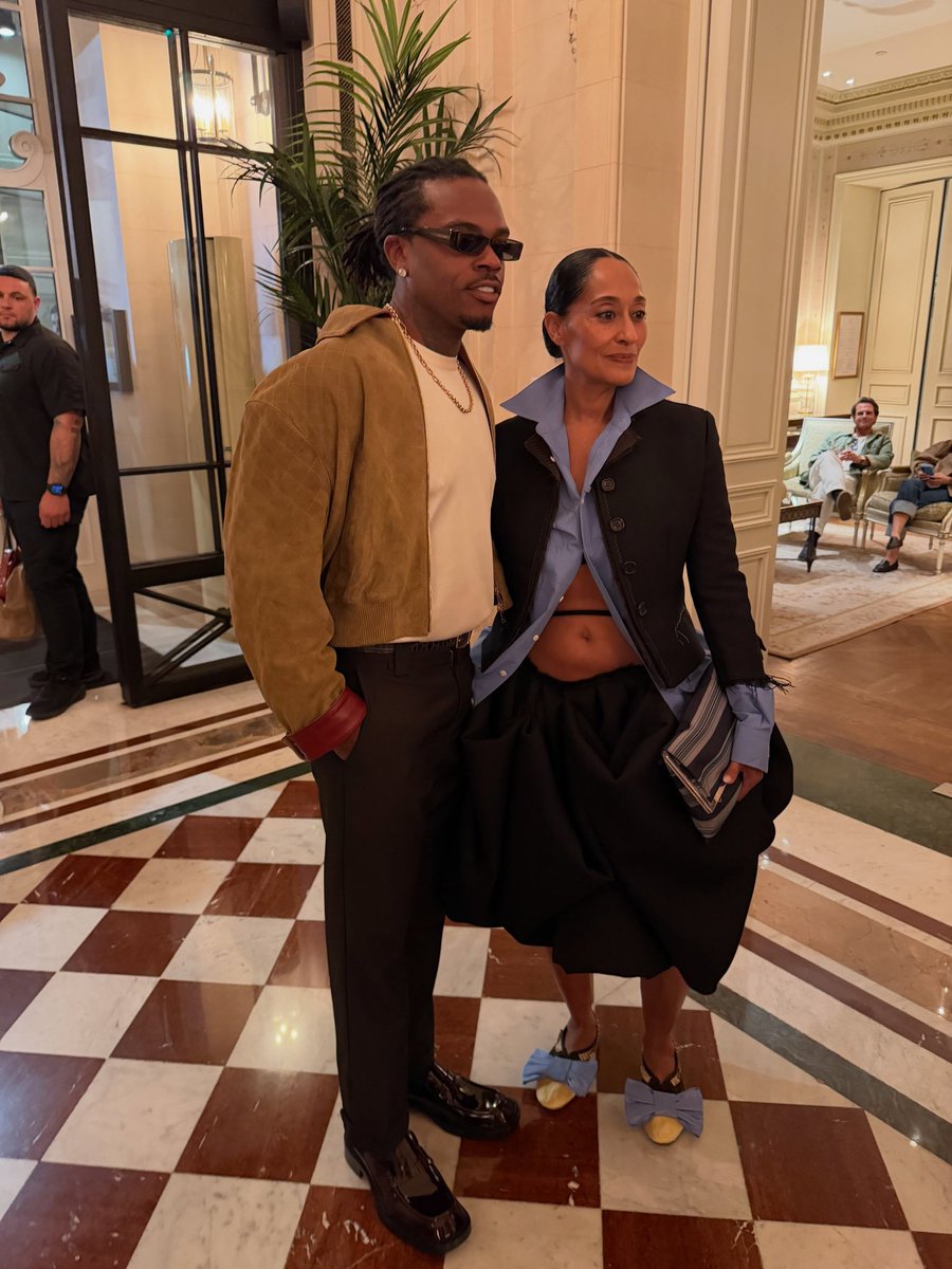wavecheckers's tweet photo. Gunna in Paris with Tracee Ellis Ross 🔥 https://t.co/2s2sUThMIL