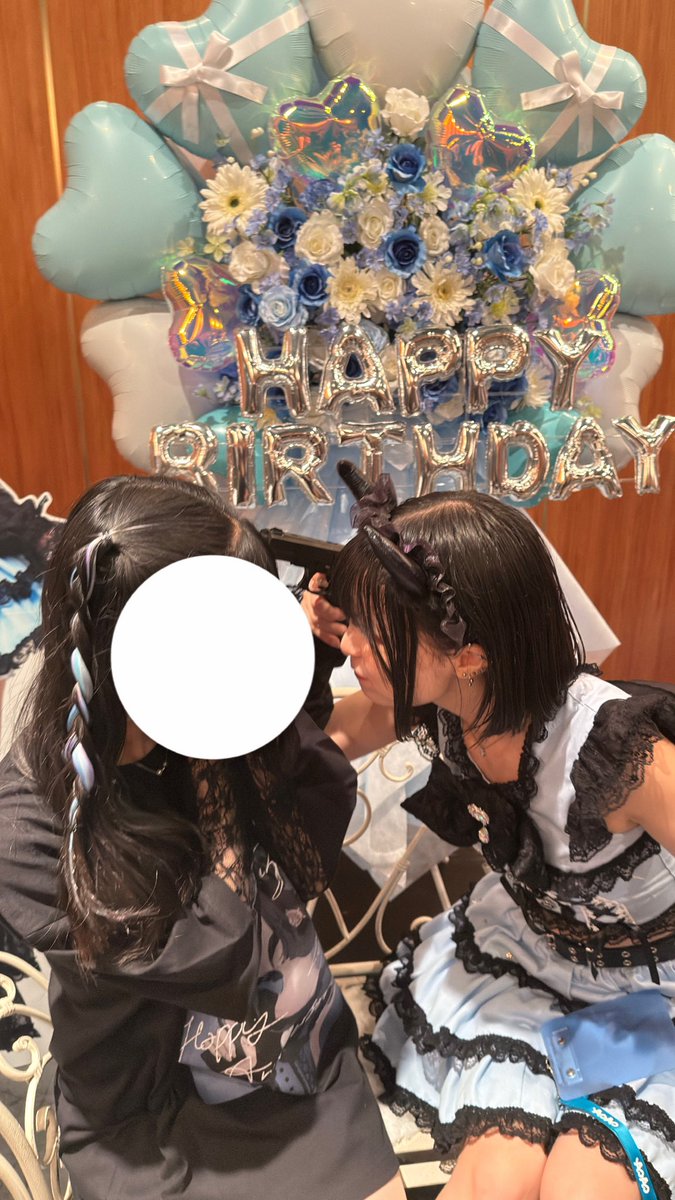 _m_z_k_4's tweet photo. 天使の日だから、去年の小悪魔に殺られている画像を載せてみる👼🏻(真逆😈） https://t.co/Nu9dZAW3pi
