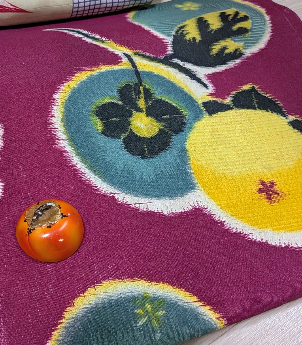 kimonoaida's tweet photo. お迎えしお品💕
柿の帯に柿の帯留めげっちゅ！かわいすぎる！
素敵なお品ばかりで泣く泣く手放した物も😭私が大金持ちだったら！
主催者様方ありがとうございました🥰
#深大寺アンティーク着物フリマ https://t.co/77NAdYHEWd