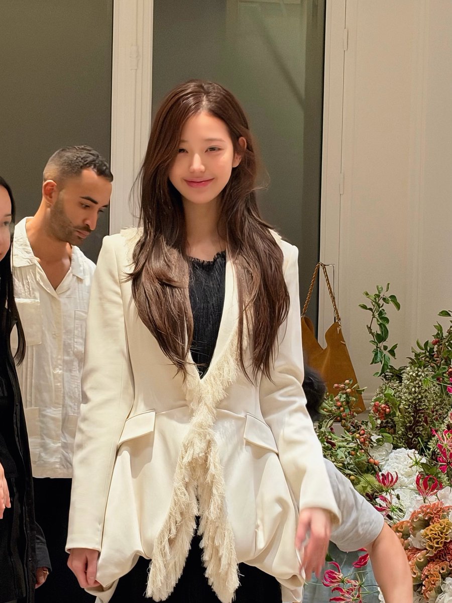 ivepics_'s tweet photo. Wonyoung Instagram update https://t.co/boZN5NIs36