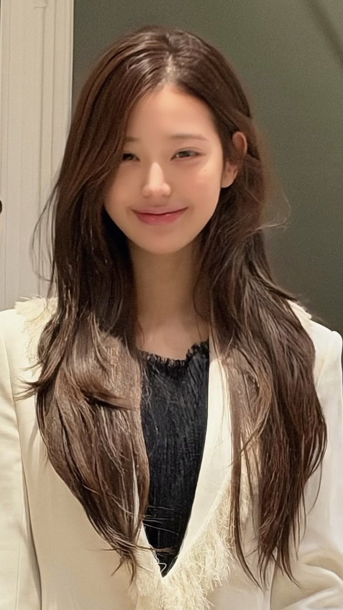 wonyoungdollz's tweet photo. CUTIE WONYOUNG 🥹 https://t.co/v0SNqiahS2