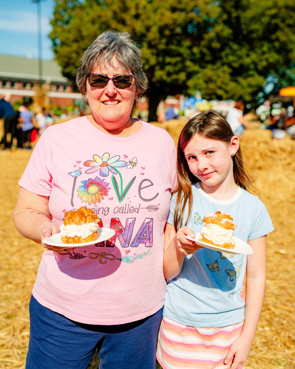 wistatefair's tweet photo. We can't be-leaf it's the last day, but we are ready to pumpkin' up the fun and have a gourd time!

🕐 Harvest Fair is open today from 10am - 6pm
🎵 One Louder take over the Bank Five Nine Amphitheater for FREE live entertainment, presented by @BuschBeer
🎃 Have you tried the fall-flavored Cream Puffs yet? Pumpkin Spice and Apple Crisp Deluxe are calling your name!

Plan your adventure here: https://t.co/mUon9JMZws