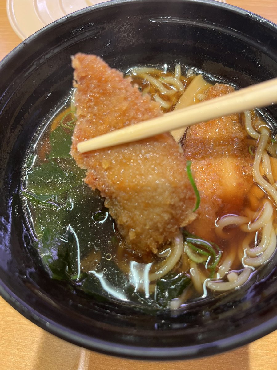 mossan_yasu's tweet photo. スシローさんはいい加減に「まぐろ醤油ラーメンに入ってるまぐろカツ」を単品で注文できるようにしてくださいお願いします。
これめちゃくちゃ美味しいねん。 https://t.co/ROJNkFPMeV
