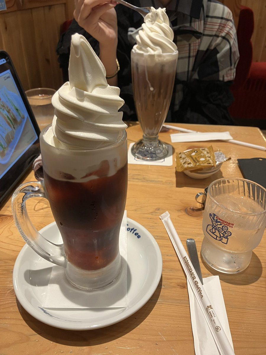 aliriyn_'s tweet photo. 新宿散策、ルーブル、久しぶりの幕張
クリームたっぷりだ…ネッ https://t.co/GZruv6SBj1