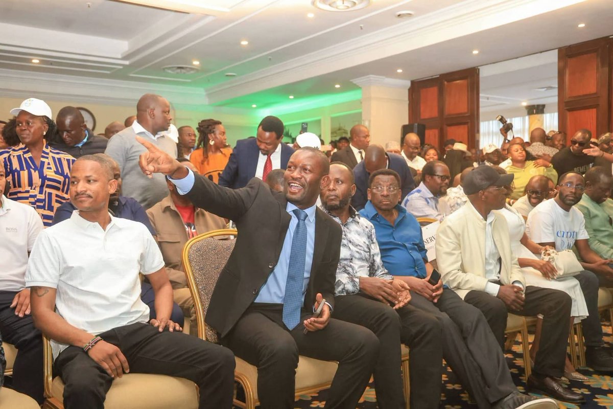 inooroke's tweet photo. Seneta wa Nairobi Edwin Sifuna niaruguritie Kiama Kieru gia kiuteti. Sifuna aruguritie kiama kia The Equitable Party na kiria akahuthira kumaatha giturwa kia uthamaki wa bururi mwaka ukiite. https://t.co/anPyNPYNkj