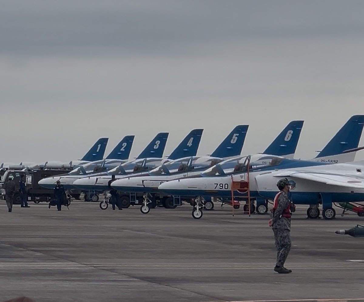 ghmd_18's tweet photo. 航空祭😌
曇天だったし寒かったけど爆音浴出来て最高🥳F35なんて鼓膜じゃなくて心臓まで震えた気がした笑
今更ながらF2の魅力に気付きかっこいいと思うという…笑

何人か知り合いとすれ違った気がするけど…🤔

しかし、寒さの中のもつ煮最高だった🤣笑
#松島基地航空祭 https://t.co/Lu0TezGiuB