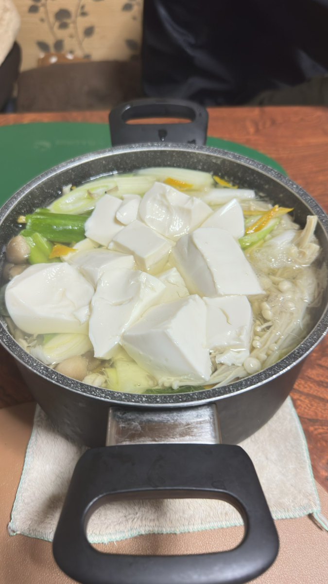 JAPANBOY_Dai's tweet photo. 今夜は湯豆腐でやんす
乾杯 https://t.co/CqeShz0hcO