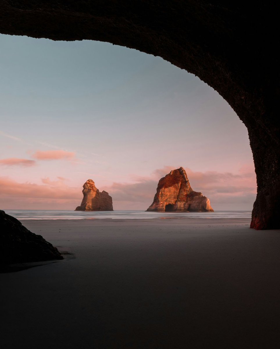 unsplash's tweet photo. This category showcases nature’s beauty, from vast landscapes to macro details, transporting viewers to the outdoors.

Official Judge: Sarah Gardner from @NatGeo

Head over to https://t.co/8iWmoPETib to submit to this year’s 

#UnsplashAwards https://t.co/ZI2X1goKqW