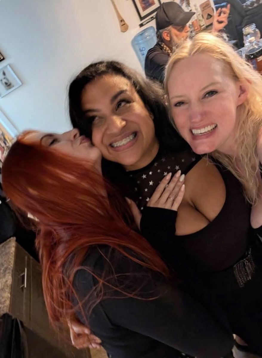 Expoher20's tweet photo. Cuck has me completely obsessed with her https://t.co/f0tHUkyy1q