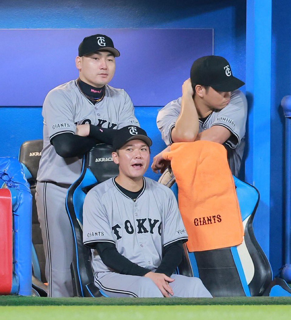 yg_67m's tweet photo. 2年前の優勝翌日みんな二日酔い試合の時の、浮腫んでる丸佳浩未だに好きすぎる https://t.co/wLMRTVdY8H