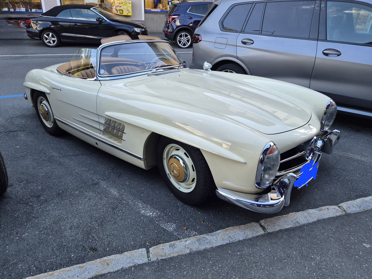 Michael12468474's tweet photo. Classic cars spotted on a recent holiday. I prefer the Mercedes 300 SL to the Porsche Speedster if 'm honest. https://t.co/BGGUMrQMYj