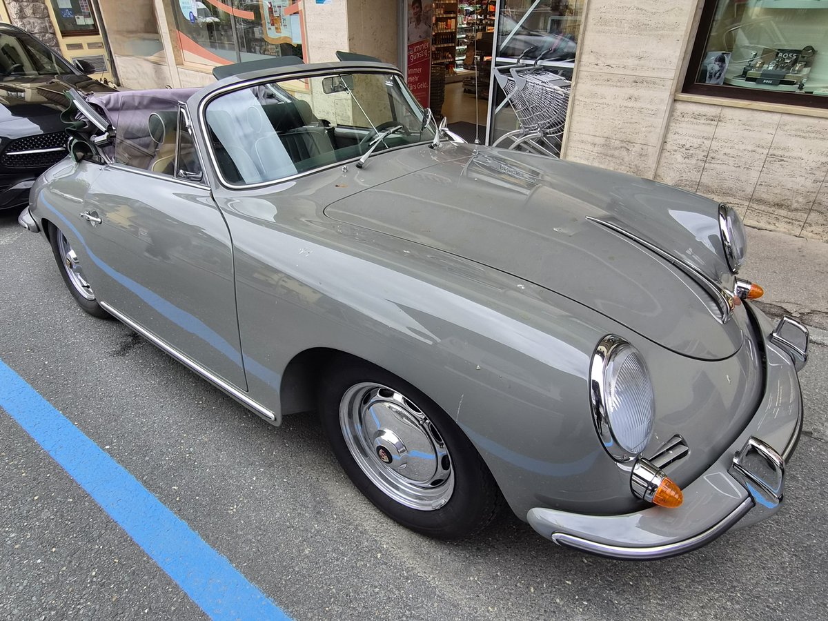Michael12468474's tweet photo. Classic cars spotted on a recent holiday. I prefer the Mercedes 300 SL to the Porsche Speedster if 'm honest. https://t.co/BGGUMrQMYj