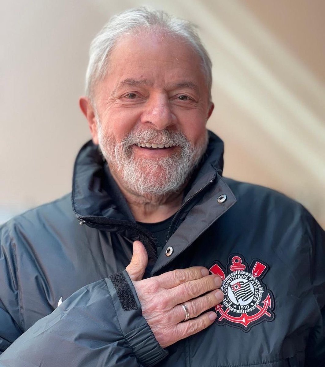 PortalBabados's tweet photo. 🚨Lula quando foi preso: “Se me prenderem, viro herói. Se me matarem, viro mártir. E se me deixarem solto, viro PRESIDENTE de novo.” https://t.co/U3D4ZuVeL0