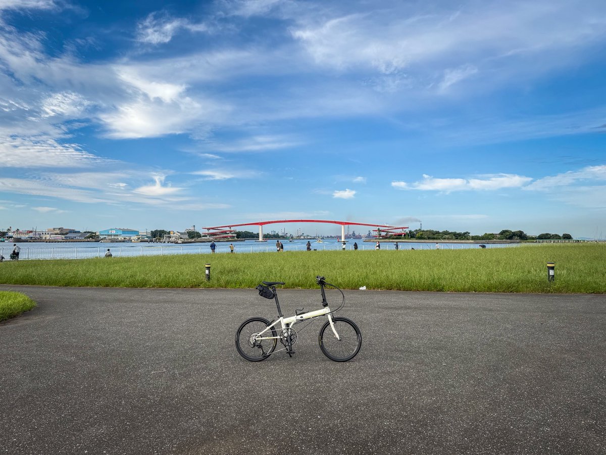 nobumillenia's tweet photo. 子どもたちも朝早くから🎣
お休みの日、晴れてると良いよね😊
#minivelo
#DAHON
#speedfalco
#木更津 https://t.co/2ss5smF835