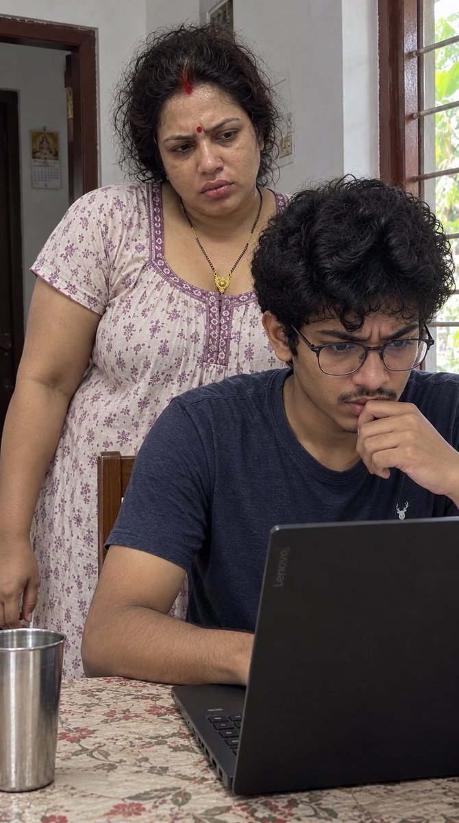 Ramyaponnus's tweet photo. എന്റെ അമ്മയുടെ പേര് രമ്യ, വയസ്സ് 45. കാണാൻ വളരെ സുന്ദരിയാണ്. അമ്മ ഒരു ഹൗസ്‌വൈഫാണ്. അച്ഛനെ കൂടാതെ അമ്മയ്ക്ക് മറ്റൊരാളുമായി ഒരു ബന്ധമുണ്ട്. ആറാം ക്ലാസിൽ പഠിക്കുന്ന കാലം മുതൽ തന്നെ എനിക്ക് അതിനെക്കുറിച്ച് അറിയാം. പക്ഷേ, ഇതുവരെ ഞാൻ അതിനെക്കുറിച്ച് അമ്മയോട് ഒന്നും ചോദിച്ചിട്ടില്ല. https://t.co/ZNShwocx2Q