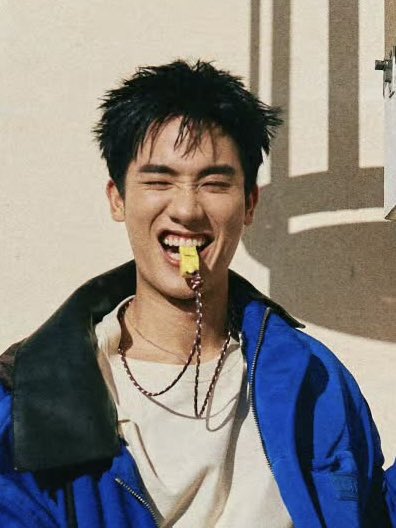 EuriThePolca's tweet photo. he definitely knows which poses make him look so hot 😩🔥💙

@Tawan_V https://t.co/o64UZvGlvV