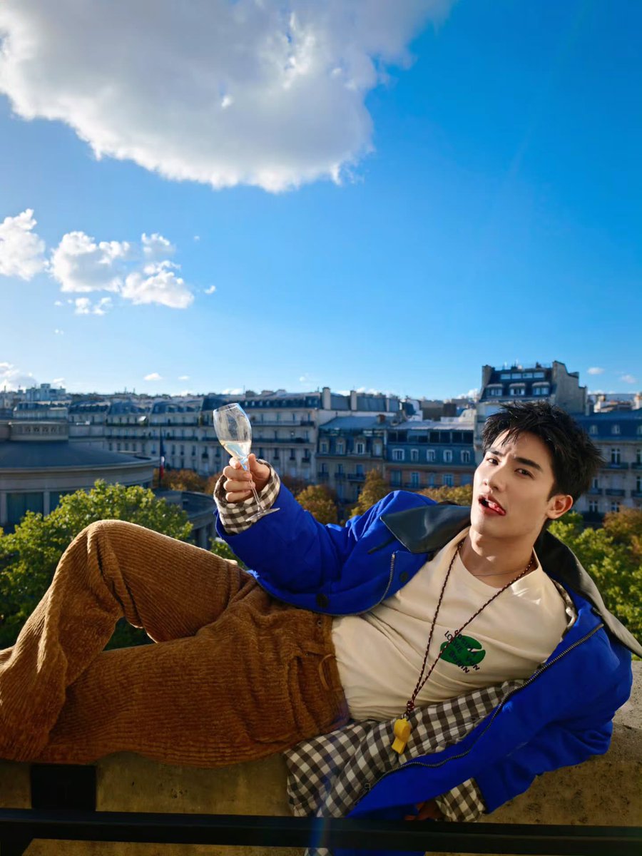 EuriThePolca's tweet photo. he definitely knows which poses make him look so hot 😩🔥💙

@Tawan_V https://t.co/o64UZvGlvV