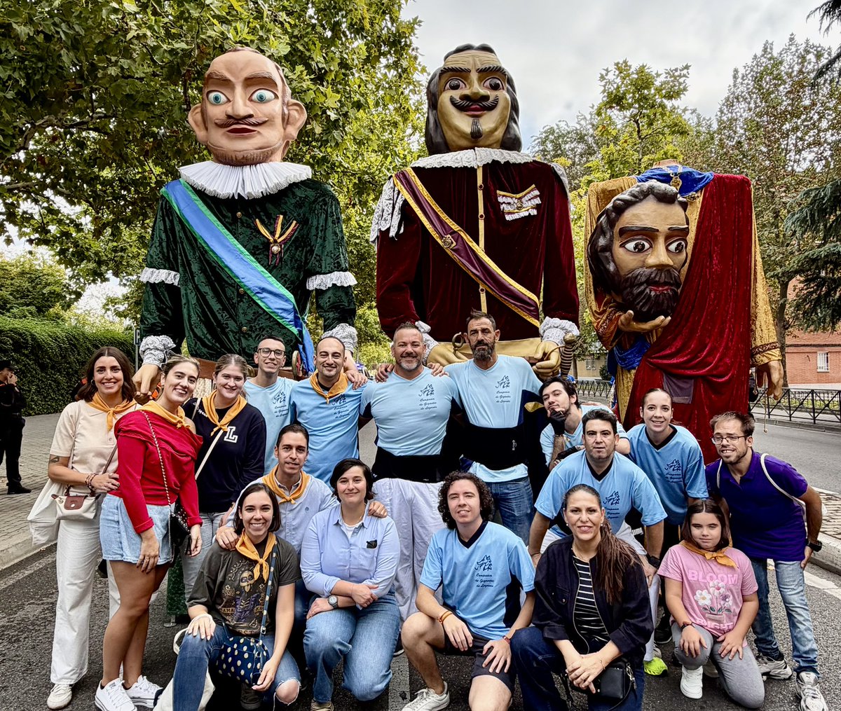 ppleganes's tweet photo. 🎉  Esta mañana hemos disfrutado del tradicional desfile de gigantes y cabezudos, organizado por nuestro concejal y presidente de la Junta de Distrito de San Nicasio @jrodriguezdiaz90 

¡Felices fiestas, San Nicasio! 💙 https://t.co/v6J6yaW4kY