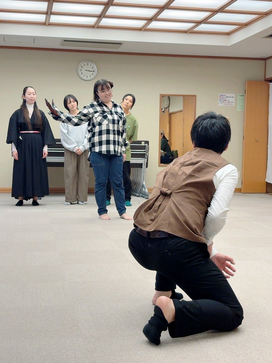 daifuku_yuko's tweet photo. 劇場は少しずつ混みあってる日程も出てきました。
ありがとうございます！

ご予定が決まったらご予約ください。
リプ欄に各予約サイトを載せてます。

写真はキングギドラみたいになった私たちです。
#そのやく https://t.co/3hpvBtgDcX
