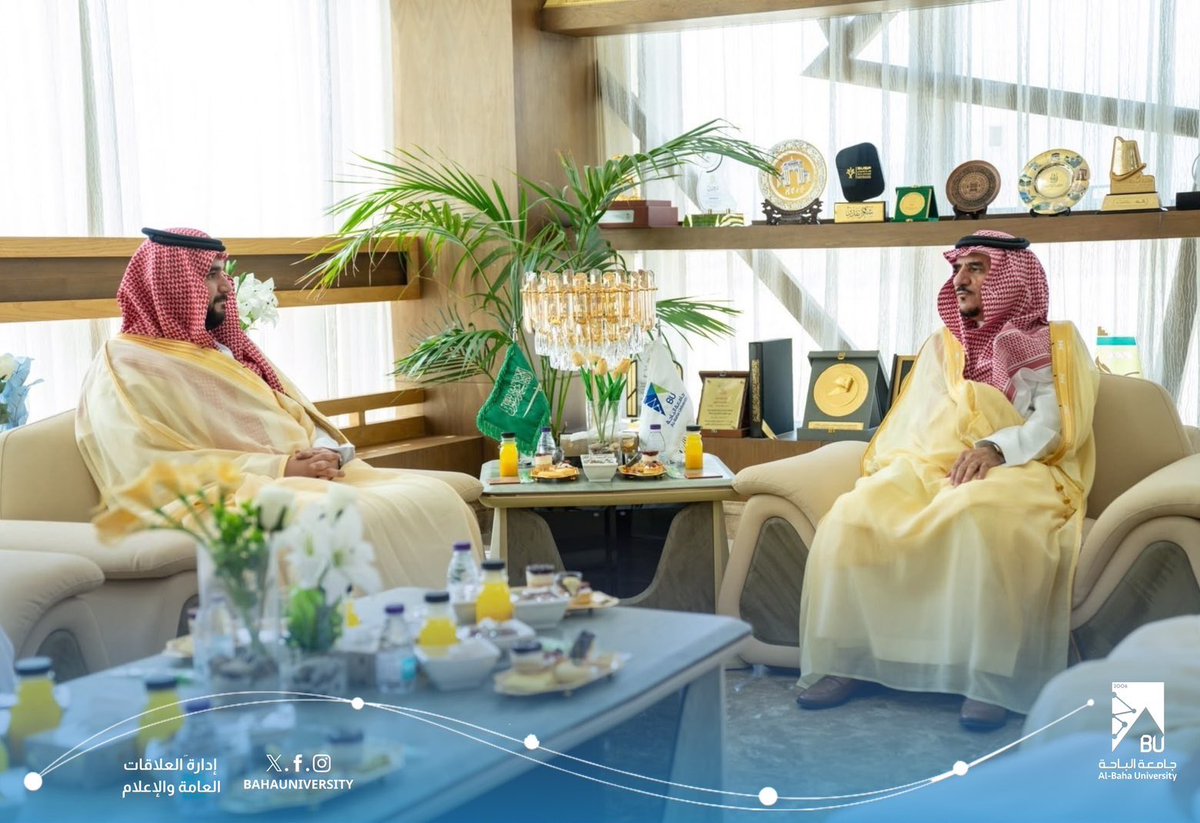 BahaUniversity's tweet photo. #خبر | استقبل معالي رئيس #جامعة_الباحة أ.د. عبدالله بن يحيى الحسين، مدير عام فرع الإدارة العامة للأحوال المدنية بمنطقة #الباحة أ. صالح بن محمد أباحسين، بحضور سعادة وكيل الجامعة أ.د. عبدالرحمن الشرفي، وعدد من مسؤولي فرع الأحوال المدنية.
وتناول اللقاء سُبل تعزيز التعاون والتكامل بين الجانبين، وبحث مجالات العمل بما يخدم المصالح المشتركة، ويسهم في تطوير الخدمات وتنفيذ البرامج التدريبية والتدريب التعاوني لطلبة الجامعة وتيسير استفادة منسوبي وطلبة الجامعة من خدمات الأحوال المدنية.