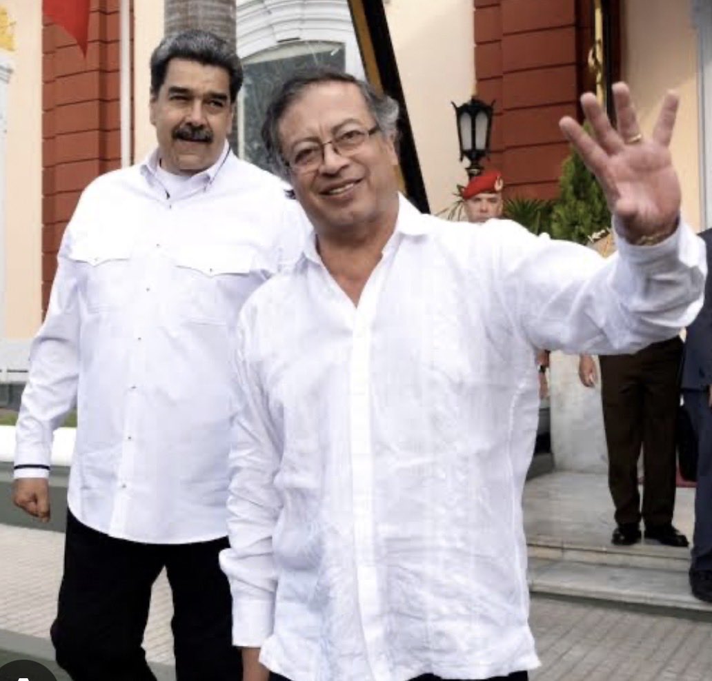 Doutrinadorg's tweet photo. Duas coisas são certas nessa vida:

1ª - A morte.

2º - Todo DITADOR Latino-Americano que usa camisa Guayabera branca, seu país é dominado por Narco-terroristas e seu judiciário é aparelhado e golpista. https://t.co/Zon2zfRUjN