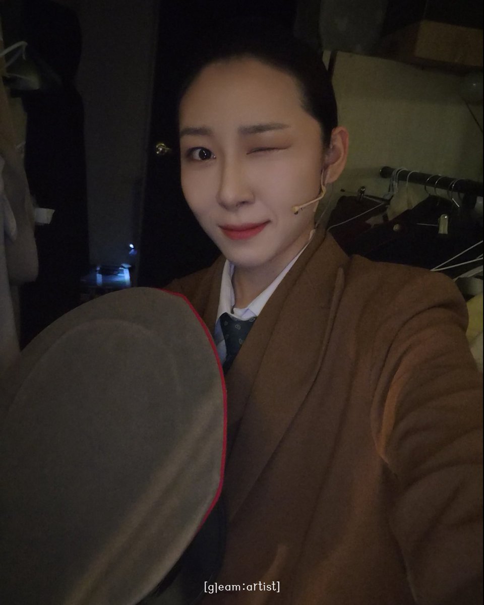 gleamartists's tweet photo. 📷 ɢᴏᴏᴅʙʏᴇ #장보람 
#뮤지컬 #미드나잇액터뮤지션 🕰️

비지터 役 장보람 배우가
막공까지 잘 마쳤습니다💜

#GLEAMARTIST #JANGBORAM https://t.co/MEIwqnSRm2