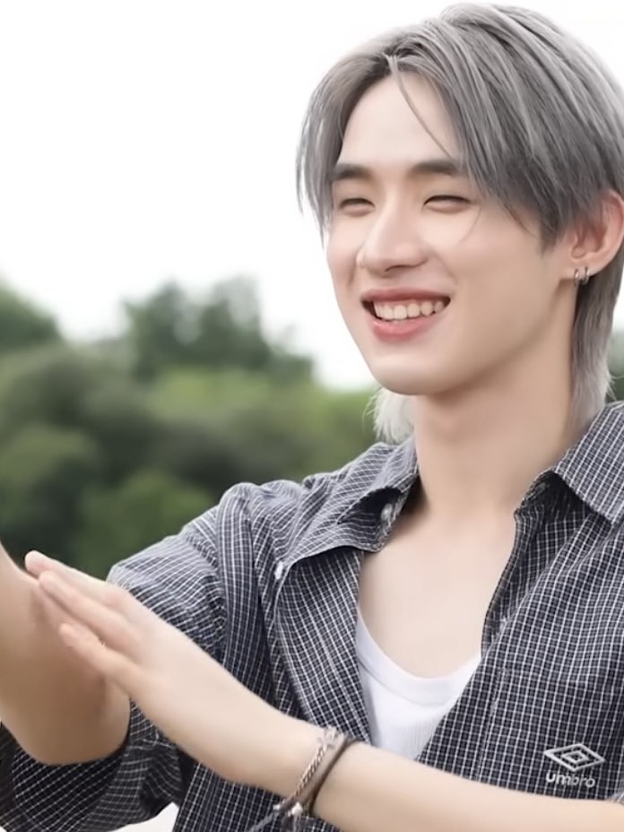 Eveveryou_'s tweet photo. SS1                                               SS2 https://t.co/ZklObgzcjb