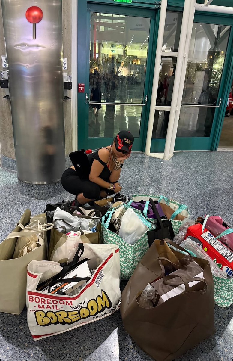 wavecheckers's tweet photo. India Love at ComplexCon 🛍️ https://t.co/FX0iz92Mn7