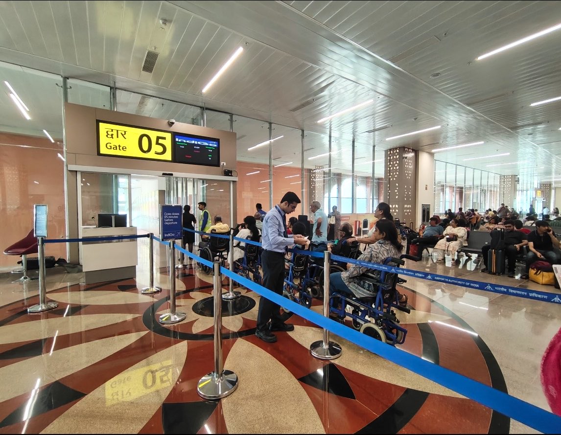 aaijdhairport's tweet photo. सुविधाजनक बैठने की व्यवस्था एवं प्राथमिकता कतार 🪑✨

#YSA2026
#jodhpurairport 
#AAI 

@AAI_Official 
@MoCA_GoI @aaiRedNR https://t.co/m9smTaVcBE